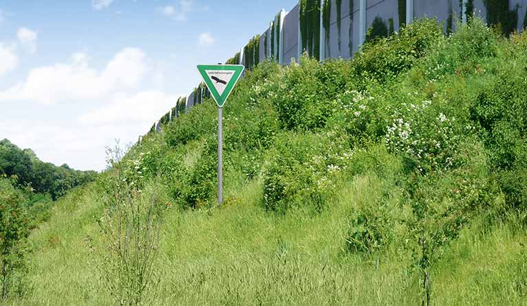 Embankments such as noise barriers: Ideal application for secondary aggregates